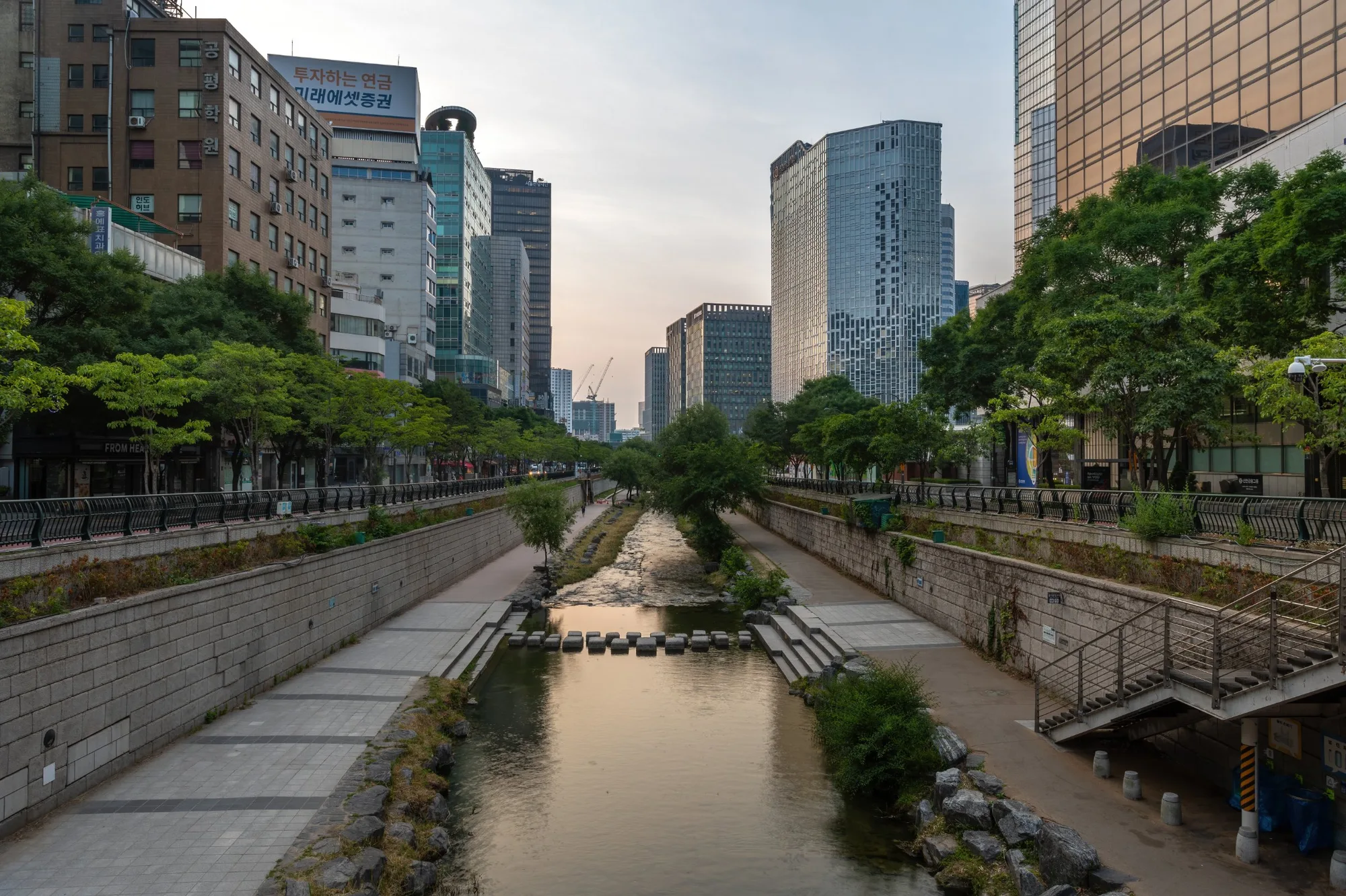 Cheonggyecheon Stream Plaza