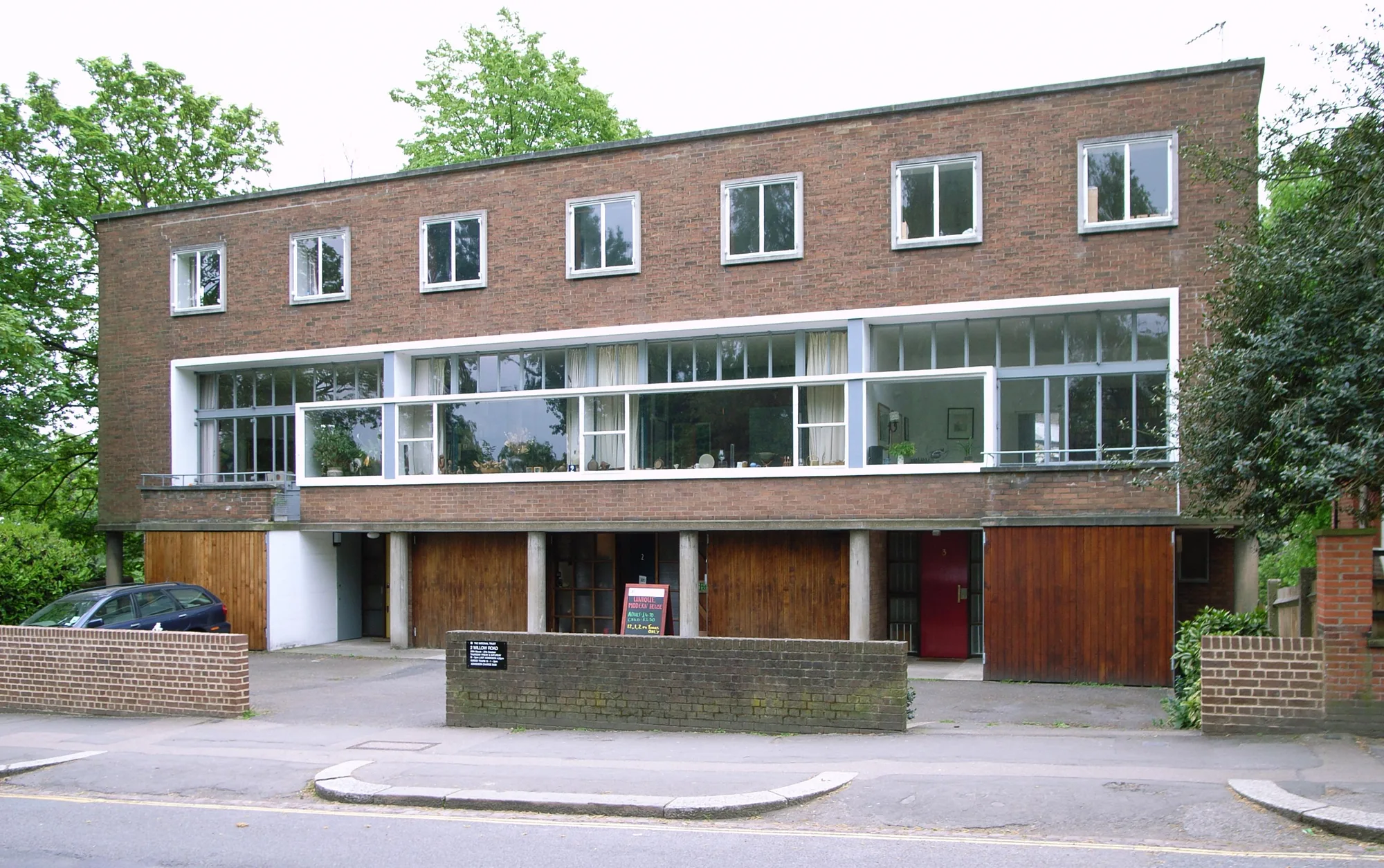 2 Willow Road